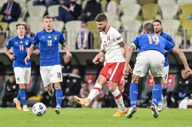 11.10.2020 GDANSK PILKA NOZNA - LIGA NARODOW UEFA MECZ GRUPY A POLSKA - WLOCHY Football - UEFA Nations League group A match Poland - Italy N Z MATEUSZ KLICH NICOLO BARELLA FOT MATEUSZ SLODKOWSKI FOTONEWS NEWSPIX.PL --- Newspix.pl  20201011FNMS170