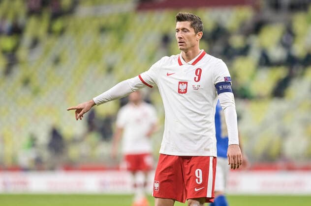 11.10.2020 GDANSK PILKA NOZNA - LIGA NARODOW UEFA MECZ GRUPY A POLSKA - WLOCHY Football - UEFA Nations League group A match Poland - Italy N Z ROBERT LEWANDOWSKI SYLWETKA FOT MATEUSZ SLODKOWSKI FOTONEWS NEWSPIX.PL --- Newspix.pl  20201011FNMS194