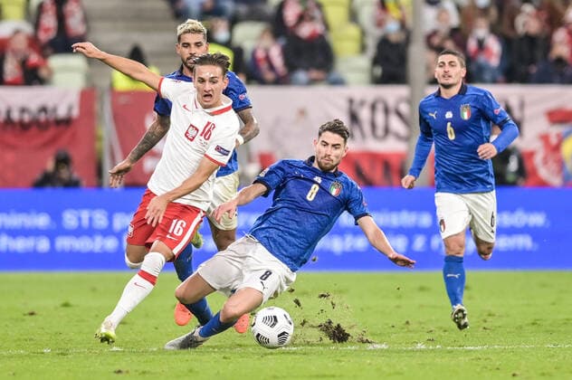 11.10.2020 GDANSK PILKA NOZNA - LIGA NARODOW UEFA MECZ GRUPY A POLSKA - WLOCHY Football - UEFA Nations League group A match Poland - Italy N Z MICHAL KARBOWNIK JORGINHO FOT MATEUSZ SLODKOWSKI FOTONEWS NEWSPIX.PL --- Newspix.pl  20201011FNMS245