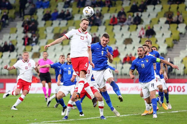 2020.10.11 Gdansk Pilka Nozna Mecz Ligi Narodow Polska - Wlochy N z Tomasz Kedziora Andrea Belotti Foto Piotr Matusewicz PressFocus 2020.10.11 Gdansk Football UEFA Nations League Poland - Italy Tomasz Kedziora Andrea Belotti Credit: Piotr Matusewicz PressFocus NEWSPIX.PL --- Newspix.pl  20201011_PF_PM089