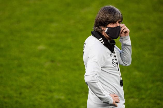 Bilder des Jahres 2020, Sport 10 Oktober Sport Themen der Woche KW42 Sport Bilder des Tages UEFA Nations League Abschlusstraining Deutschland; 12.10.2020 Joachim Loew (Trainer Deutschland) UEFA Nations League Div. A: Deutschland - Schweiz Abschlusstraining Deutschland; 12.10.2020 DFB REGULATIONS PROHIBIT ANY USE OF PHOTOGRAPHS AS IMAGE SEQUENCES AND OR QUASI-VIDEO. *** UEFA Nations League Final Training Germany 12 10 2020 Joachim Loew Trainer Germany UEFA Nations League Div A Germany Switzerland Final Training Germany 12 10 2020 DFB REGULATIONS PROHIBIT ANY USE OF PHOTOGRAPHS AS IMAGE SEQUENCES AND OR QUASI VIDEO Copyright: xBEAUTIFULxSPORTS Wunderlx
