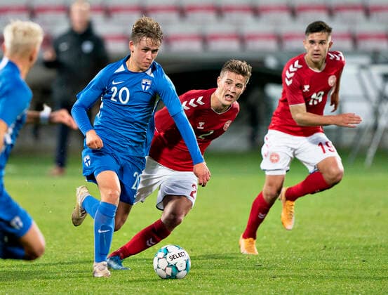Finlands Naatan Skyttä defeated Denmarks Rasmus Bjerregaard Carstensen in the European Championship qualifier between Denmark and Finland at Aalborg Portland Park, Tuesday 13 October 2020, Aalborg Jylland Denmark  Copyright: HenningxBagger HenningxBaggerx COP102 spdk20201013-190107-L