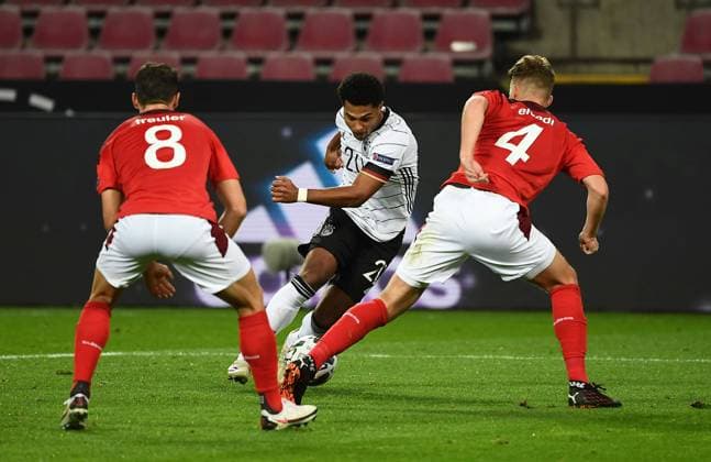 13 10 2020, xjhx, Football UEFA Nations League, Germany Switzerland emspor, v l Remo Freuler Switzerland , Serge Gnabry German National Football Team DFB , Nico Elvedi Switzerland DFL DFB REGULATIONS PROHIBIT ANY USE OF PHOTOGRAPHS as IMAGE SEQUENCES and or QUASI VIDEO Cologne