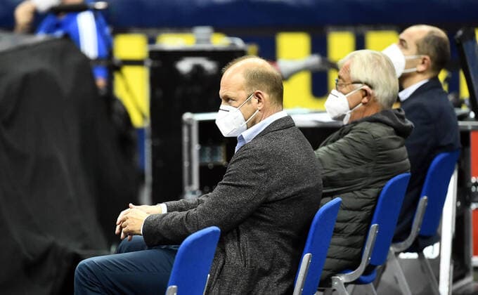 Marco Baldi Manager ALBA , disappointed on the sidelines ALBA Berlin Anadolu Efes Istanbul Basketball, Turkish Airlines Euroleague, Group stage, preliminary round, men, men, men, men, men, season 2020 2021 Berlin, 13 10 2020 Mercedes Benz Arena