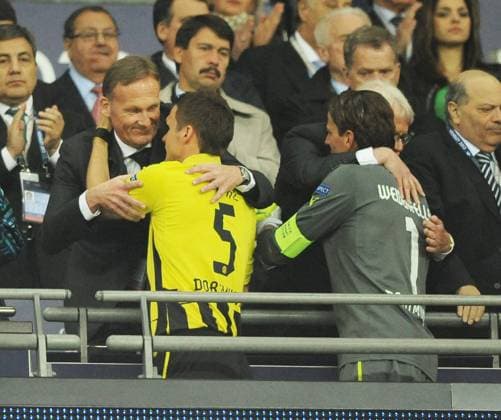 Championsleague Final Borussia Dortmund FC Bayern Muenchen 25 05 2013 Managing Director Hans Joachim Watzke BvB hugs Sebastian Kehl Re President Dr Reinhard Rauball with Roman Weidenfeller HM