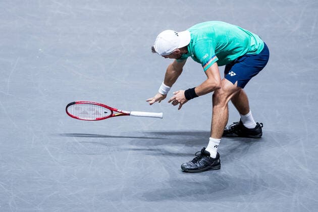 bett1HULKS Indoors ATP 250 Cologne, 14 10 2020 Radu ALBOT MDA throws the bat on the floor in frustration bet1HULKS Indoors ATP 250 on 14 10 2020 in Cologne LANXESSarena , Germany Copyright: xBEAUTIFULxSPORTS Wunderlx