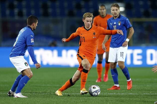 Bergamo lr Marco Verratti of Italy, Frenkie de Jong of Holland, Moise Kean of Italy during the UEFA Nations League match between Italy and the Netherlands at the Stadium Atleti Azzurri d Italia on October 14, 2020 in Bergamo, Italy ANP KOEN VAN WEEL UEFA Nations League qualifier 2020 2021 xVIxANPxSportx xxANPxIVx 423964857