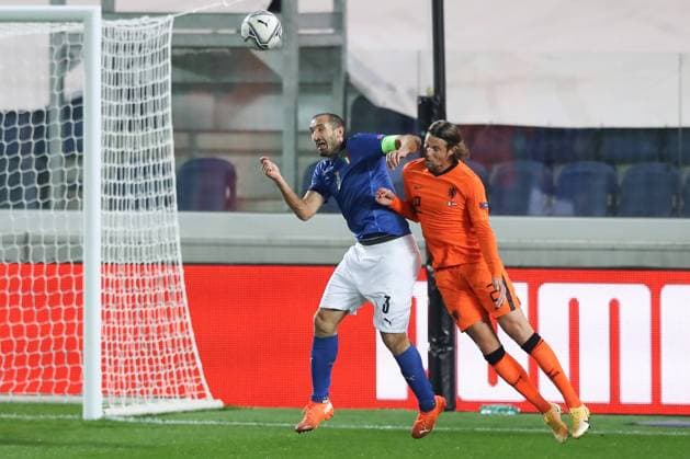 Giorgio Chiellini of Italy clashes with Hans Hateboer of Netherlands during the UEFA Nations League match at Atalanta Stadium, Bergamo. Picture date: 14th October 2020. Picture credit should read: Jonathan Moscrop Sportimage EDITORIAL USE ONLY. No use with unauthorised audio, video, data, fixture lists, club league logos or live services. Online in-match use limited to 120 images, no video emulation. No use in betting, games or single club league player publications. SPI-0697-0003