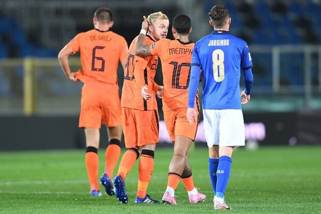 BERGAMO, 14-10-2020, football, UEFA Nations League, season 2020 2021, Netherlands players celebrating after the 1-1 from Donny van de Beek during the match Italy - Netherlands Italy - Netherlands  x9566260x Copyright: