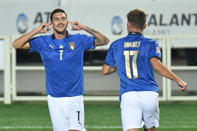 Sport Bilder des Tages Lorenzo Pellegrini of Italy celebrates with Ciro Immobile after scoring a goal during the Uefa Nation League Group Stage A1 football match between Italy and Netherlands at Atleti azzurri d Italia Stadium in Bergamo (Italy), October, 14, 2020. Photo Andrea Staccioli Insidefoto andreaxstaccioli