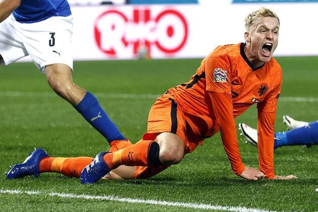 Bergamo lr Donny van de Beek of Holland celebrates 1 1 during the UEFA Nations League match between Italy and the Netherlands at the Stadium Atleti Azzurri d Italia on October 14, 2020 in Bergamo, Italy ANP KOEN VAN WEEL UEFA Nations League qualifier 2020 2021 xVIxANPxSportx xxANPxIVx 423965735