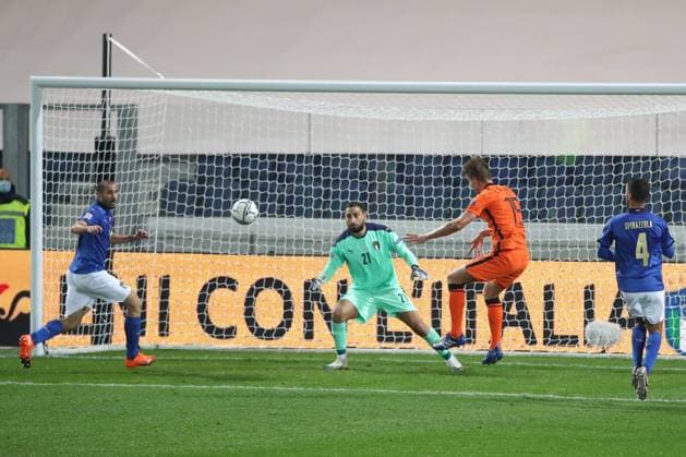 Luuk de Jong of Netherlands heads wide of the goal from a great position during the UEFA Nations League match at Atalanta Stadium, Bergamo. Picture date: 14th October 2020. Picture credit should read: Jonathan Moscrop Sportimage EDITORIAL USE ONLY. No use with unauthorised audio, video, data, fixture lists, club league logos or live services. Online in-match use limited to 120 images, no video emulation. No use in betting, games or single club league player publications. SPI-0697-0008