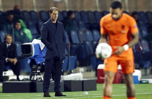 Bergamo lr Holland coach Frank de Boer during the UEFA Nations League match between Italy and the Netherlands at the Stadium Atleti Azzurri d Italia on October 14, 2020 in Bergamo, Italy ANP KOEN VAN WEEL UEFA Nations League qualifier 2020 2021 xVIxANPxSportx xxANPxIVx 423967349