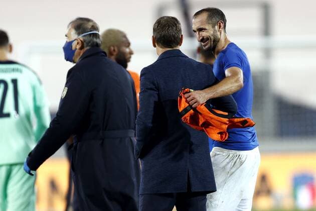 Bergamo lr Holland coach Frank de Boer, Giorgio Chiellini of Italy during the UEFA Nations League match between Italy and the Netherlands at the Stadium Atleti Azzurri d Italia on October 14, 2020 in Bergamo, Italy ANP KOEN VAN WEEL UEFA Nations League qualifier 2020 2021 xVIxANPxSportx xxANPxIVx 423969722