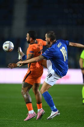 Memphis Depay (Netherlands)Leonardo Bonucci (Italy) during the Uefa Nations League 2020-2021 match between Italy 1-1 Neterlands at Gewiss Stadium October 14, 2020 in Bergamo, Italy. Noxthirdxpartyxsales  (146364428)