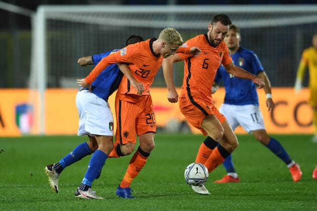 Donny van de Beek (Netherlands)Marco Verratti (Italy)Stefan de Vrij (Netherlands) during the Uefa Nations League 2020-2021 match between Italy 1-1 Neterlands at Gewiss Stadium October 14, 2020 in Bergamo, Italy. Noxthirdxpartyxsales  (146364446)