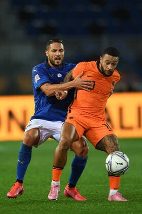Memphis Depay (Netherlands)Danilo D Ambrosio (Italy) during the Uefa Nations League 2020-2021 match between Italy 1-1 Neterlands at Gewiss Stadium October 14, 2020 in Bergamo, Italy. Noxthirdxpartyxsales  (146364596)
