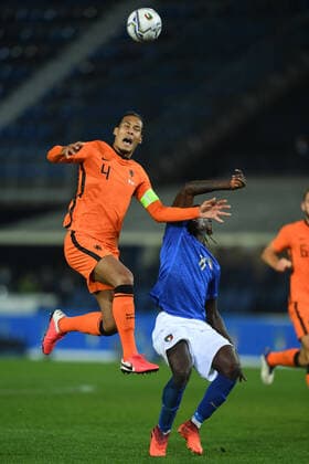 Virgil van Dijk (Netherlands)Moise Kean (Italy) during the Uefa Nations League 2020-2021 match between Italy 1-1 Neterlands at Gewiss Stadium October 14, 2020 in Bergamo, Italy. Noxthirdxpartyxsales  (146364600)