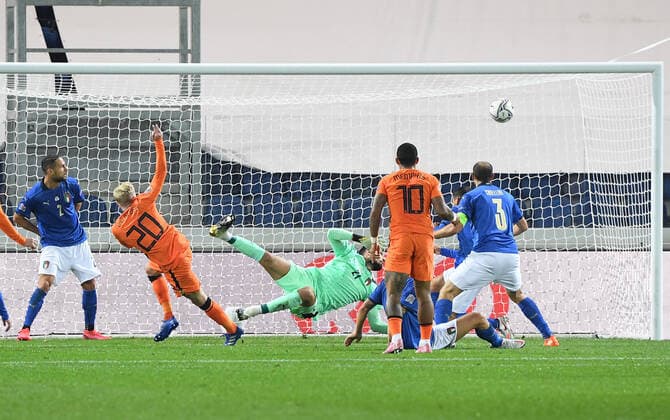 (201015) -- BERGAMO, Oct. 15, 2020 -- The Netherlands Donny van de Beer (2nd L) scores his goal during a UEFA Nations League football match against Italy in Bergamo, Italy, Oct. 14, 2020. (Photo by Alberto Lingria Xinhua) (SP)ITALY-BERGAMO-FOOTBALL-UEFA NATIONS LEAGUE-ITALY VS NETHERLANDS ChengxTingting 