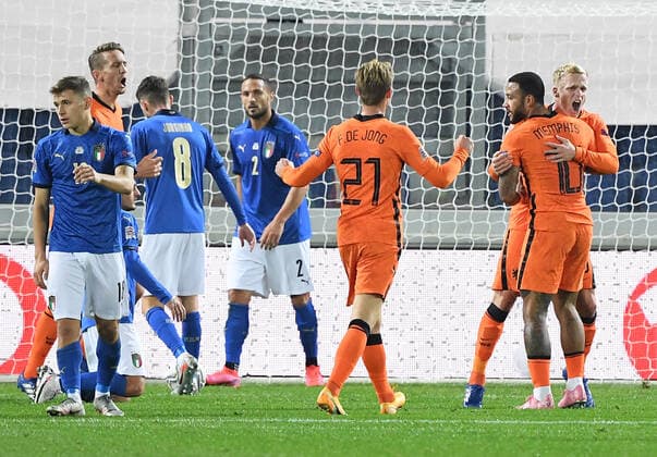 (201015) -- BERGAMO, Oct. 15, 2020 -- The Netherlands Donny van de Beer (1st R) celebrates after scoring during a UEFA Nations League football match against Italy in Bergamo, Italy, Oct. 14, 2020. (Photo by Alberto Lingria Xinhua) (SP)ITALY-BERGAMO-FOOTBALL-UEFA NATIONS LEAGUE-ITALY VS NETHERLANDS ChengxTingting 