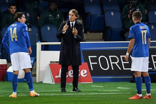 Roberto Mancini coach of Italy talks to Federico Chiesa and Ciro Immobile during the Uefa Nation A League Group 1 football match between Italy and Netherlands at Atleti azzurri d Italia Stadium in Bergamo (Italy), October, 14, 2020. Photo Andrea Staccioli Insidefoto andreaxstaccioli