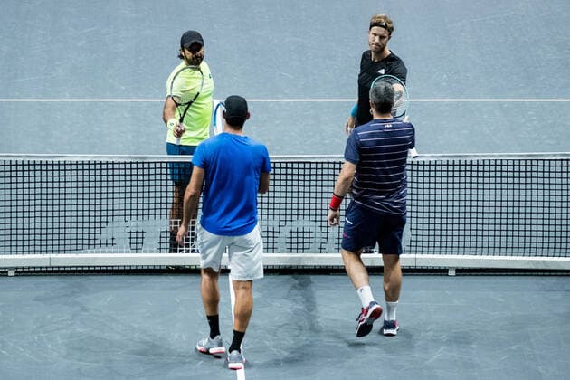 bett1HULKS Indoors ATP 250 Cologne, 15 10 2020 High-five after the match Dominik INGLOT GBR and Aisam Ul Haq QURESHI PAK in the doubles Santiago GONZALEZ MEX and Ken SKUPSKI GBR in the doubles bett1HULKS Indoors ATP 250 on 15 10 2020 in Cologne LANXESSarena , Germany Copyright: xBEAUTIFULxSPORTS Wunderlx
