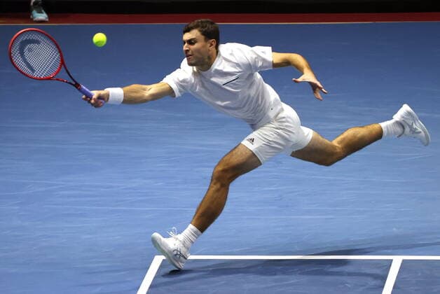 ST PETERSBURG, RUSSIA - OCTOBER 15, 2020: Russian tennis player Aslan Karatsev competes in a Round of 16 match against his Russian rival Karen Khachanov during the St Petersburg Open 2020 international tournament held at Sibur Arena. Alexander Demianchuk TASS  TS0EAF3A