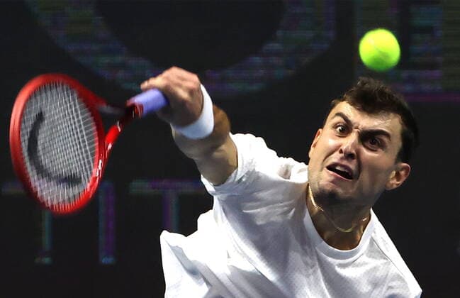 ST PETERSBURG, RUSSIA - OCTOBER 15, 2020: Russian tennis player Aslan Karatsev competes in a Round of 16 match against his Russian rival Karen Khachanov during the St Petersburg Open 2020 international tournament held at Sibur Arena. Alexander Demianchuk TASS  TS0EAF3F