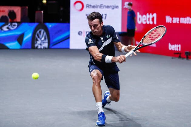 Opening of the tennis season after Corona with restrictions single, distance, etc , Berlin, 25 04 2020,