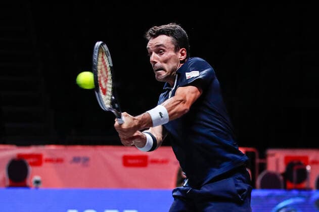 Opening of the tennis season after Corona with restrictions single, distance, etc , Berlin, 25 04 2020,