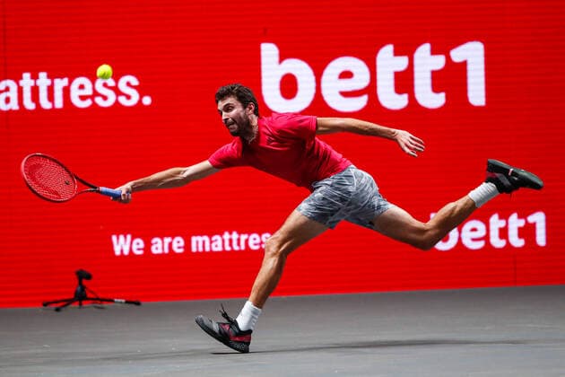 Opening of the tennis season after Corona with restrictions single, distance, etc , Berlin, 25 04 2020,