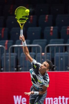 Felix AUGER ALIASSIME CAN , action, serve, tennis, bett1HULKS Indoors 2020, Champions Trophy, ATP 250 tournament on 15 10 2020 in Cologne Germany Â