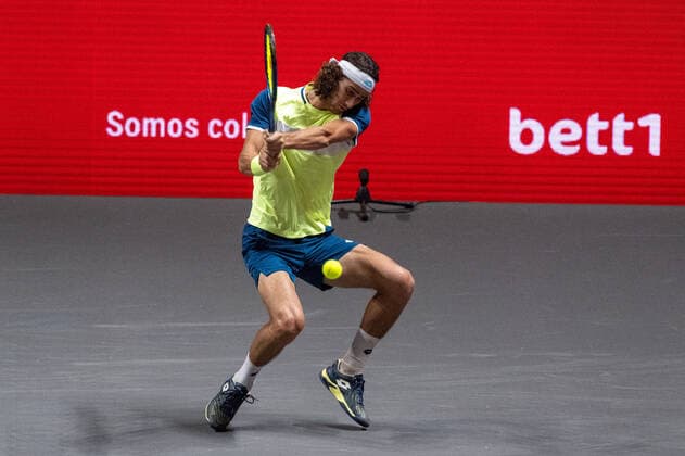 In Lloyd HARRIS RSA , Alexander ZVEREV GER vs. Lloyd HARRIS RSA , TENNIS, bett1hulks Indoor, 16 10 2020, GER, TENNIS, ATP TOUR, bet1hulks Indoor, Alexander ZVEREV GER vs. Copyright: xEibnerxPressefotox xBenjaminxSOELZERx EP_BSO