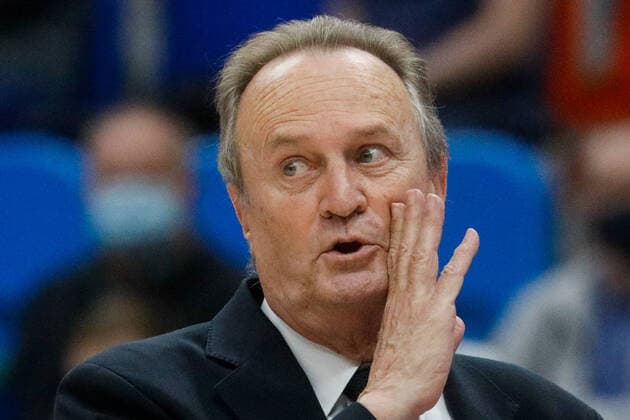 Sport Bilder des Tages MOSCOW, RUSSIA - OCTOBER 16, 2020: Alba Berlin head coach Aito Garcia Reneses reacts during their 2020 2021 Euroleague Regular Season Round 4 basketball match against CSKA Moscow at the CSKA Universal Sports Hall. Alexander Shcherbak TASS  TS0EB133