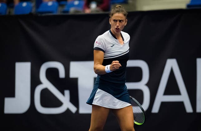 Sport Bilder des Tages October 17, 2020, Ostrava, CZECH REPUBLIC: Sara Sorribes Tormo of Spain of Spain in action during the first qualifications round at the 2020 J&T Banka Ostrava Open WTA, Tennis Damen Premier tennis tournament against Ana Bogdan of Romania Ostrava CZECH REPUBLIC - ZUMAa181 20201017_zaa_a181_009 Copyright: xRobxPrangex