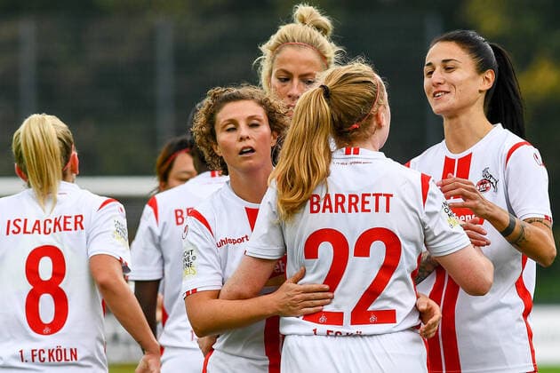 The players of 1 FC Köln cheer for the goal of 1 0 by Amber Barett Köln, 22, 2 v li , cheer for a goal, cheer, cheer, celebrate the goal, goal, celebration, cheer for the goal, optimistic, Action, Action, 17 10 2020, Cologne Germany , Soccer, 2 Women Bundesliga South, 1 FC Cologne TSG 1899 Hoffenheim II, DFB DFL REGULATIONS PROHIBIT ANY USE OF PHOTOGRAPHS AS IMAGE SEQUENCES AND OR QUASI VIDEO xmhx
