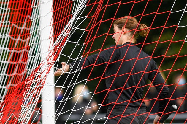 Barbara Engbarth Assistant checks the goal net before the start of the game, single picture, action, action, 17 10 2020, Cologne Germany , Soccer, 2 Women Bundesliga South, 1 FC Cologne TSG 1899 Hoffenheim II, DFB DFL REGULATIONS PROHIBIT ANY USE OF PHOTOGRAPHS AS IMAGE SEQUENCES AND OR QUASI VIDEO xmhx