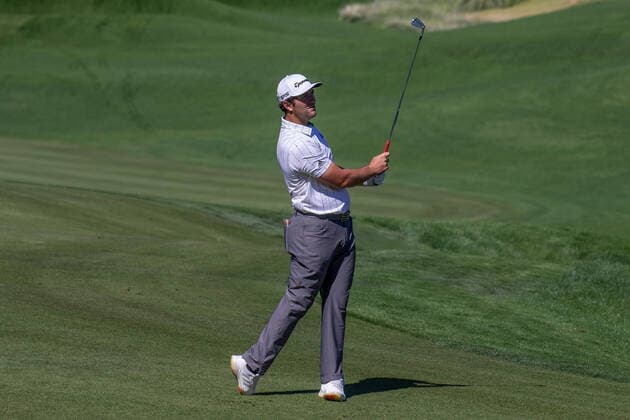 LAS VEGAS, NV - OCTOBER 16: John Rahm hits a fairway shot on the fourth hole during the second round of The CJ Cup at Shadow Creek on October 16, 2020 in Las Vegas, NV. (Photo by Matthew Bolt Icon Sportswire) GOLF: OCT 16 PGA, Golf Herren - The CJ Cup at Shadow Creek Icon2010171558