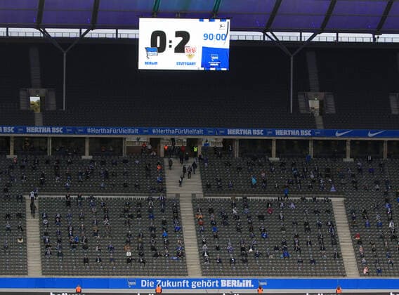 GER, DFL, 1.FBL, Hertha BSC VS. VfB Stuttgart 17.10.2020, OLympiastadion, Berlin, GER, DFL, 1.FBL, Hertha BSC VS. VfB Stuttgart, DFL regulations prohibit any use of photographs as image sequences and or quasi-video im Bild Anzeigetafel mit dem Endergebnis, Hertha-BSC-Fans *** GER, DFL, 1 FBL, Hertha BSC VS VfB Stuttgart 17 10 2020, OLympiastadion, Berlin, GER, DFL, 1 FBL, Hertha BSC VS VfB Stuttgart, DFL regulations prohibit any use of photographs as image sequences and or quasi video in image Scoreboard with the final result, Hertha BSC fans nordphotoxEngler nph00076
