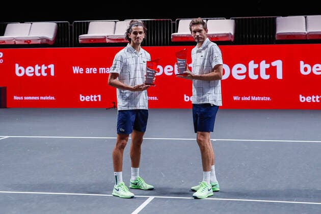 The lucky winners of the tournament from l HERBERT, Pierre Hugues FRA ATP Ranking Doubles No 28, seeded No 2, MAHUT, Nicolas FRA ATP Ranking Doubles No 28 remain empty at the bett1HULKS Indoors ATP 250 on 18 10 2020 in Cologne LANXESS arena , Germany