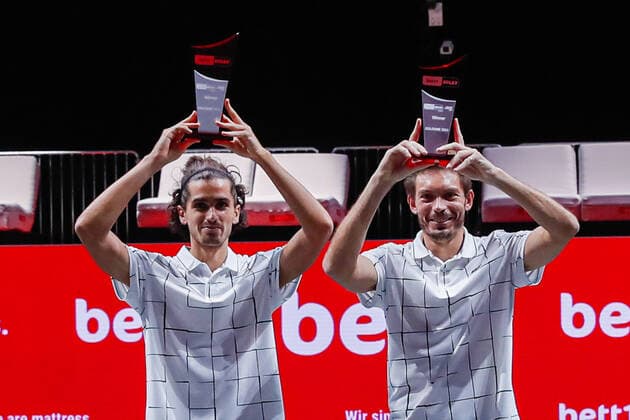 The lucky winners of the tournament from l HERBERT, Pierre Hugues FRA ATP Ranking Doubles No 28, seeded No 2, MAHUT, Nicolas FRA ATP Ranking Doubles No 28 remain empty at the bett1HULKS Indoors ATP 250 on 18 10 2020 in Cologne LANXESS arena , Germany