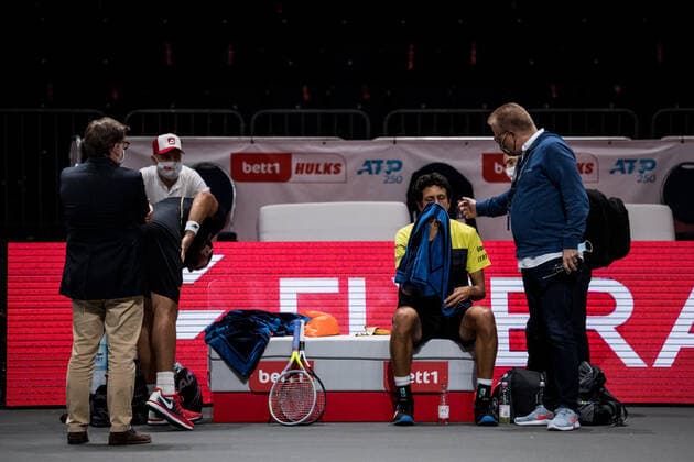 bett1HULKS Indoors ATP 250 Cologne, 18 10 2020 Marcelo MELO BRA remains lying in bed after his teammate Lukasz KUBOT POL scored a goal in the back of the head and needs treatment After a few minutes he manages to get up and continues playing bet1HULKS Indoors ATP 250 on 18 10 2020 in Cologne LANXESSarena , Germany Copyright: xBEAUTIFULxSPORTS Wunderlx