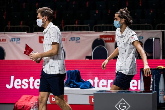 bett1HULKS Indoors ATP 250 Cologne, 18 10 2020 Nicolas MAHUT FRA and Pierre Hugues Herbert FRA at the award ceremony bett1HULKS Indoors ATP 250 on 18 10 2020 in Cologne LANXESSarena , Germany Copyright: xBEAUTIFULxSPORTS Wunderlx