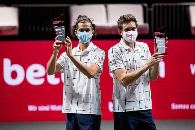 bett1HULKS Indoors ATP 250 Cologne, 18 10 2020 The winners Pierre Hugues HERBERT FRA and Nicolas MAHUT FRA bett1HULKS Indoors ATP 250 on 18 10 2020 in Cologne LANXESSarena , Germany Copyright: xBEAUTIFULxSPORTS Wunderlx