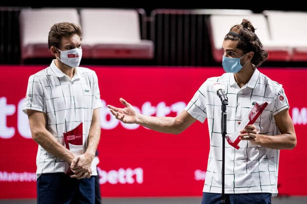 bett1HULKS Indoors ATP 250 Cologne, 18 10 2020 Nicolas MAHUT FRA and Pierre Hugues Herbert FRA at the award ceremony bett1HULKS Indoors ATP 250 on 18 10 2020 in Cologne LANXESSarena , Germany Copyright: xBEAUTIFULxSPORTS Wunderlx