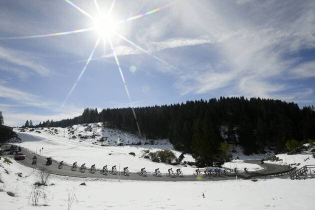 Bilder des Jahres 2020, Sport 10 Oktober Sport Themen der Woche KW43 Photo FabioFerrari LaPresse October 21, 2020 Italy Cycling Giro d Italia 2020 - 103th edition - Stage 17 - From Bassano del Grappa to Madonna di Campiglio In the pic: during the race  Copyright: xFabioFerrari LaPressex