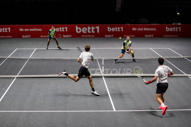 bett1HULKS Championship ATP 250 Cologne, 22 10 2020 Andreas MIES GER in doubles with Kevin KRAWIETZ GER Alexander ZVEREV GER in doubles with Mischa ZVEREV GER bett1HULKS Championship ATP 250 on 22 10 2020 in Cologne LANXESSarena , Germany bett1HULKS Championship ATP 250 on 22 10 2020 in Cologne LANXESSarena , Germany Copyright: xBEAUTIFULxSPORTS Wunderlx