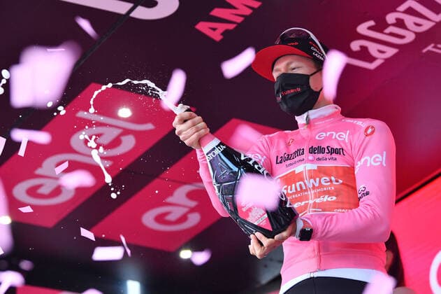Bilder des Jahres 2020, Sport 10 Oktober Sport Themen der Woche KW43 Photo Massimo Paolone LaPresse October 22, 2020 Italy Cycling Giro d Italia 2020 - 103th edition - Stage 18 - From Pinzolo to Laghi di Cancano (Parco Nazionale Stelvio) In the pic: KELDERMAN Wilco TEAM SUNWEB pink jersey  Copyright: xMassimoxPaolone LaPressex