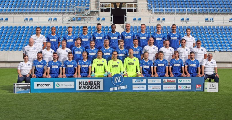 Karlsruher SC Portrait Season 2020 2021 Top row from Florian Böckler Athletics Coach, David Pisot, Christoph Kobald, Dirk Carlson, Lukas Fröde, Babacar Gueye, Philipp Hofmann, Robin Bormuth, Alexander Groiß, Daniel Gordon, Johannes Haberlandt Physiotherapist , Middle row from Burkhard Reich Team Manager , Steffen Wieman Chief Physiotherapist , Dr Marcus Swiss Team Doctor , David Trivunic, Sebastian Jung, Marc Lorenz, Dominik Kother, Philip Heise, Markus Miller goalkeeper coach , Zlatan Bajramovic co-trainer , Christian Eichner coach , Oliver Kreuzer managing director Sprot , bottom row from Julia Bohn physiotherapist , Marco Djuricin, Jerome Gondorf, Marvin Wanitzek, Marco Thiede, Paul Löhr, Marius Gersbeck, Markus Kuster, Jannis Rabold, Kyoung Rok Choi, Benjamin Goller, Malik Batmaz, Hussein Cayoglu Zeugwart , Karlsruher SC, 2 Bundesliga, portrait date 2020 2021