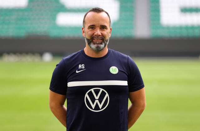 Chiropractor Alexander Steinbrenner VfL Wolfsburg 1 BL, portrait appointment 2020 2021, Wolfsburg
